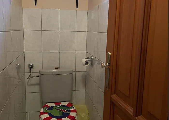 Dinnyéshát Apartamento *